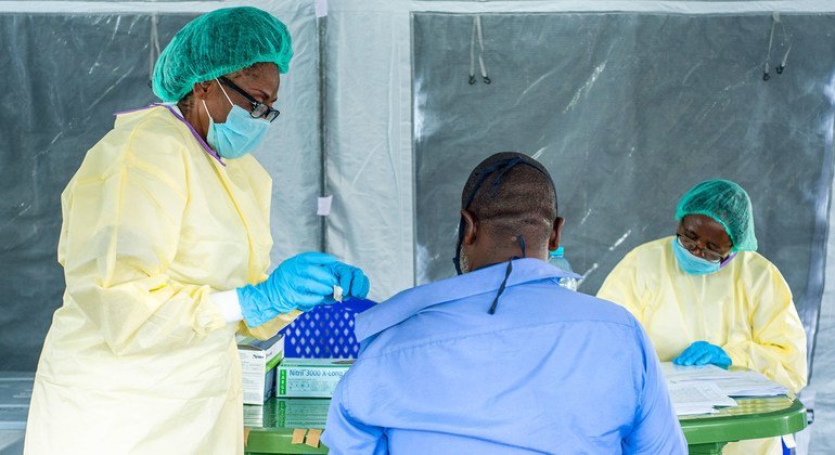 Covid-19 : plus de 2,6 millions de nouveaux cas en une semaine dans le monde, selon l’OMS